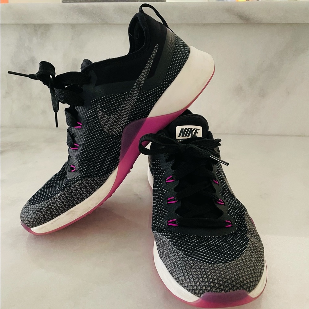 Nike zoom training shoes women’s size 9.5 🖤💗